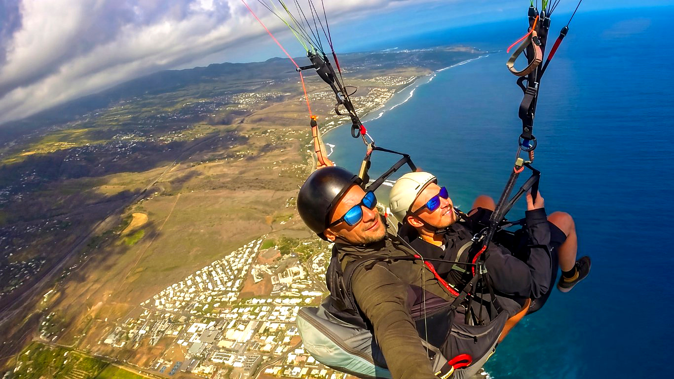 Vol en parapente au-dessus des cirques de La Réunion